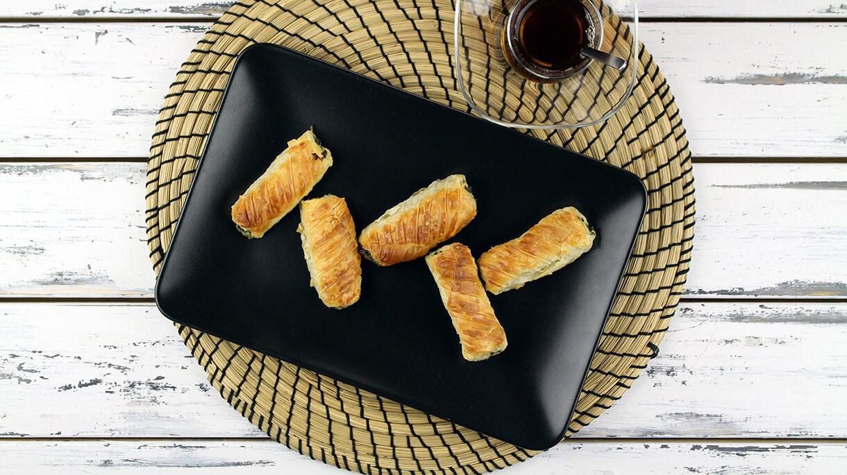 Sömestirde kahvaltı süresi de kahvaltının lezzeti de uzun! Tatilin ilk kahvaltısı Labneli & Ispanaklı çıtır çıtır Pınar Rulo Börekler ile lezzet dolu geçsin!