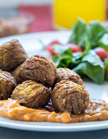 Sebze Köftesi ve Yer Fıstığı Sosu Nasıl Yapılır?