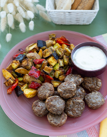 Cızbız Köfte ve Yaz Sebzeleri